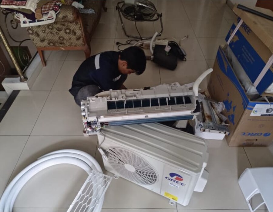 Proses bongkar pasang unit elektronik rumah tangga